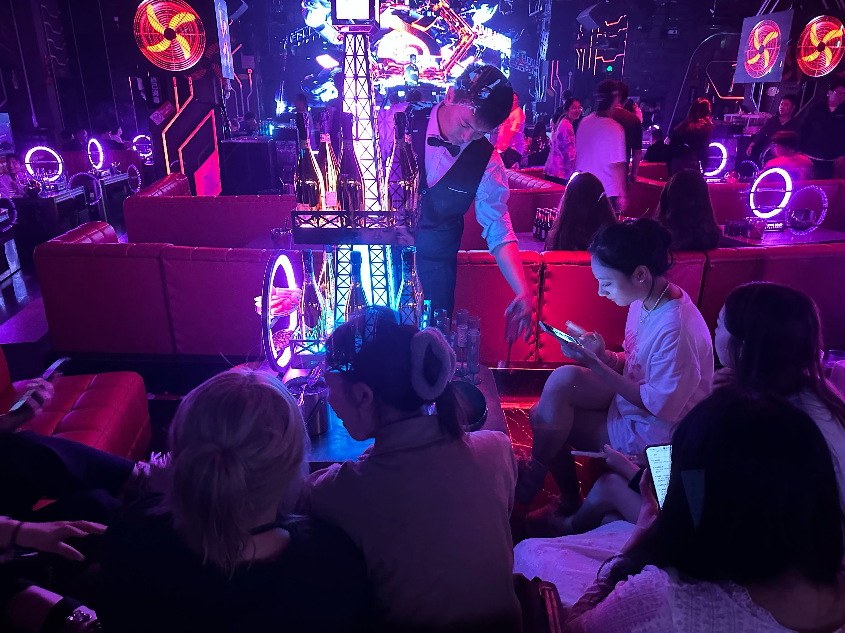 重庆商务ktv能否组局详细解析-綦江区ktv预订